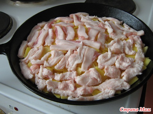 Картофель запеченный со шкварками.