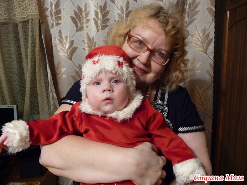 Неспокойная Новогодняя ночь, а результат- два первых зубика у внучки.