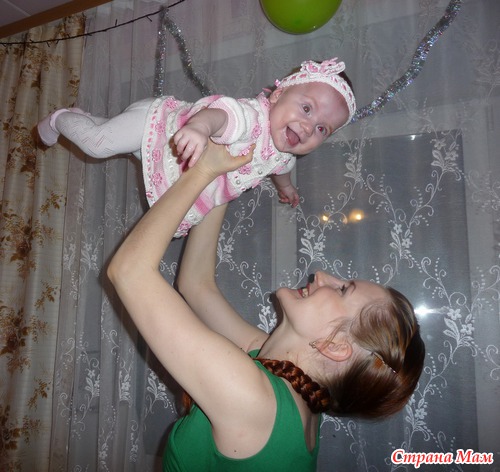 Неспокойная Новогодняя ночь, а результат- два первых зубика у внучки.