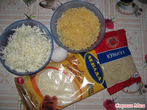 Пирог "Улитка" с двумя видами сыра