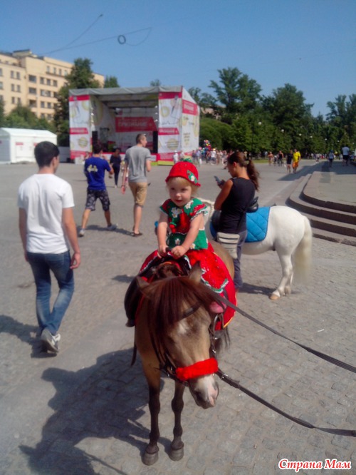 А мы сегодня в зоопарк ездили!!!(еще больше фото в альбоме) Кстати, за одно клубничным комплектом похвастаюсь)))