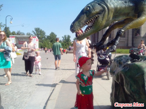 А мы сегодня в зоопарк ездили!!!(еще больше фото в альбоме) Кстати, за одно клубничным комплектом похвастаюсь)))