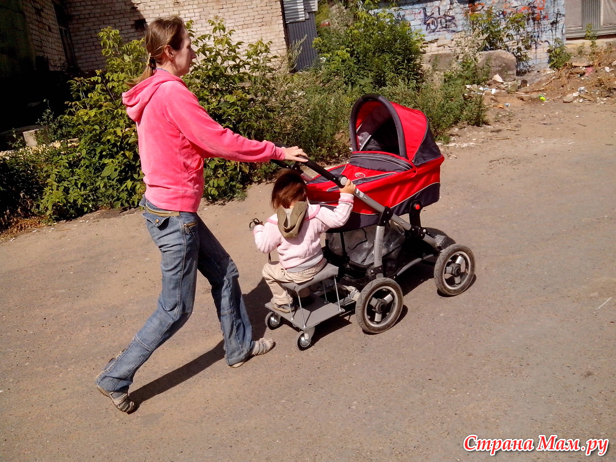 Подножка для второго ребенка и коннекторы для соединения колясок