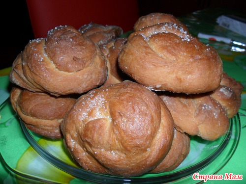 Булочки сахарные.
