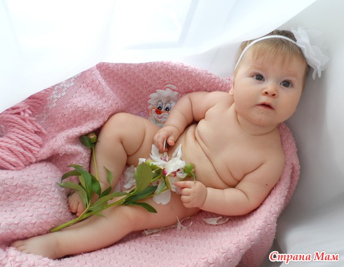Алисе 6 месяцев+фотосессия с пионами