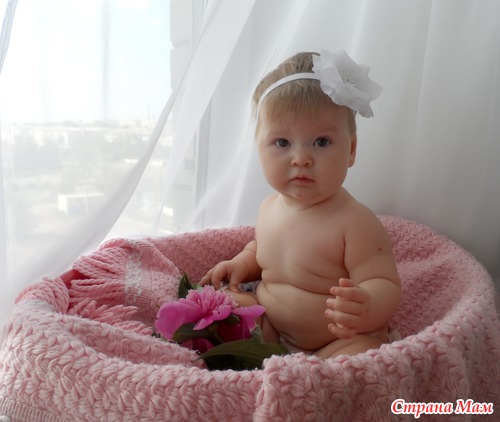 Алисе 6 месяцев+фотосессия с пионами