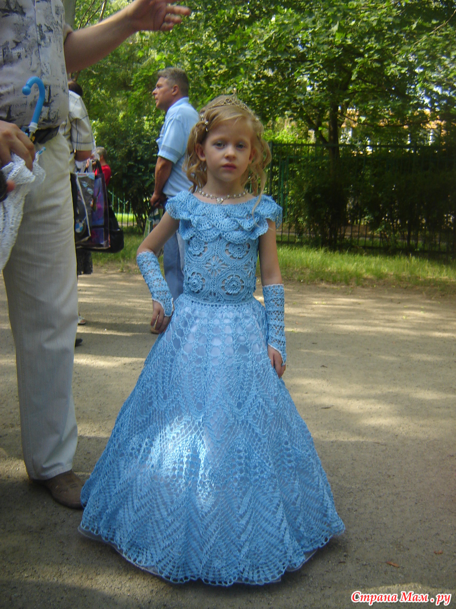 Вязаное платье для девочки на выпускной в детском саду