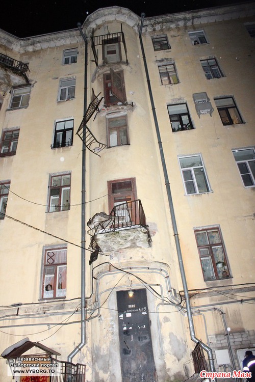 В Выборге рухнули два балкона