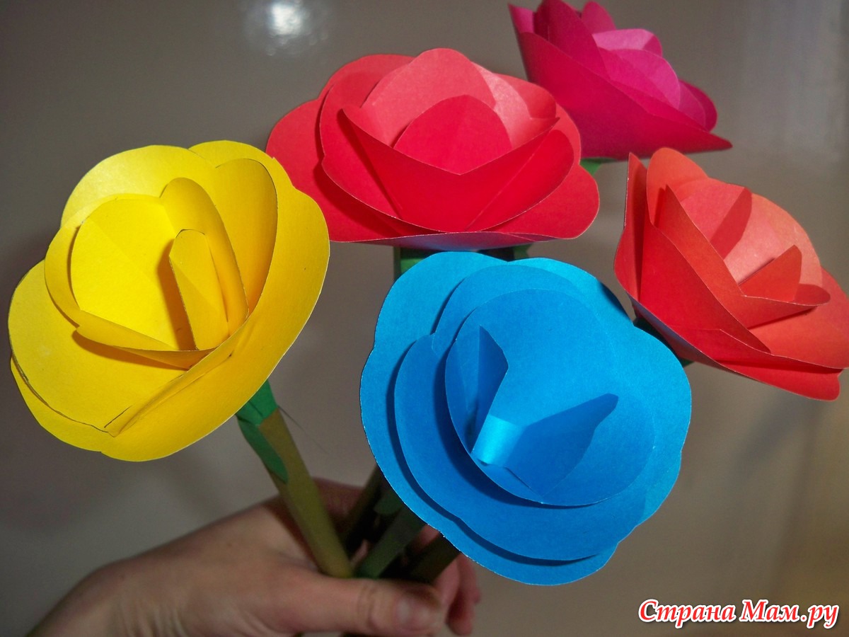 Цветок из бумаги для детей 4 5. Поделка цветы. Цветы из цветной бумаги. Красивые цветы из бумаги. Поделки цветы своими руками.