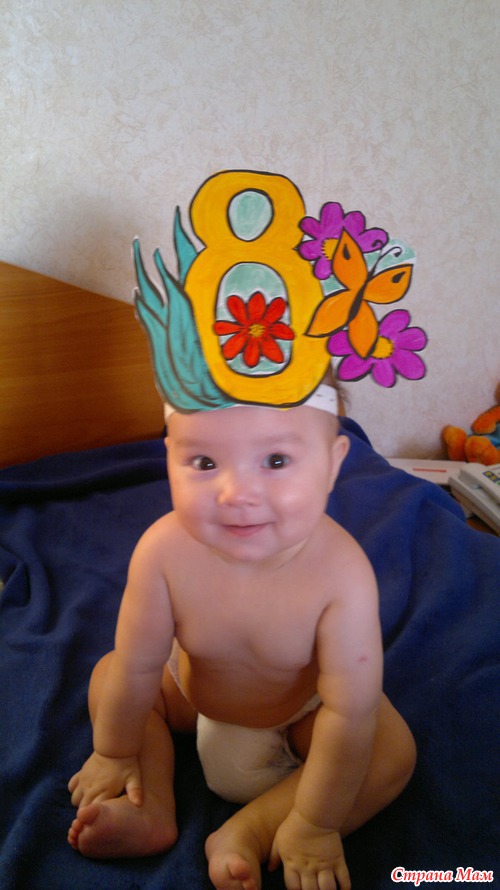 Девчата, с праздником!