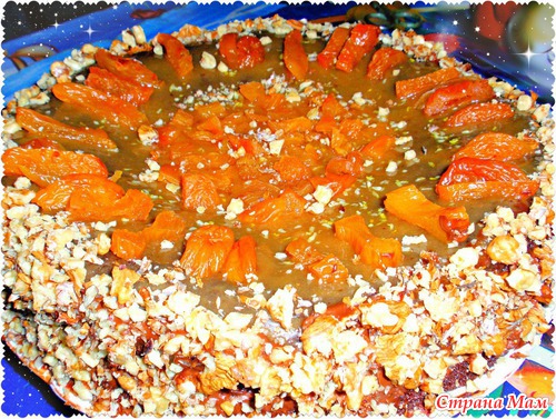 Шоколадный пирог с карамелью и сухофруктами