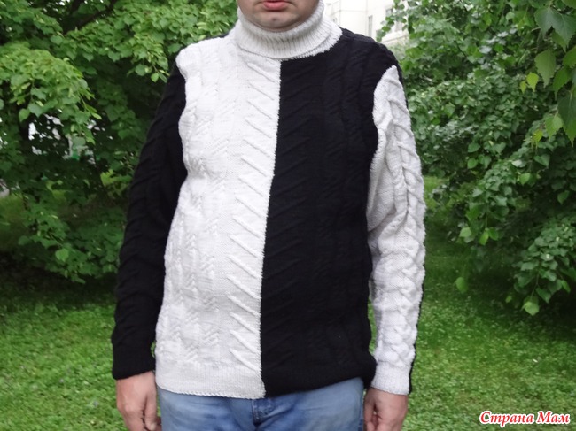 Свитер черно-белый офисный.