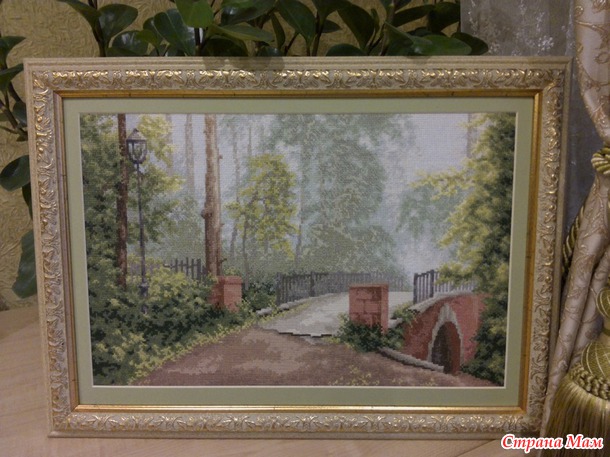Мост в старом парке