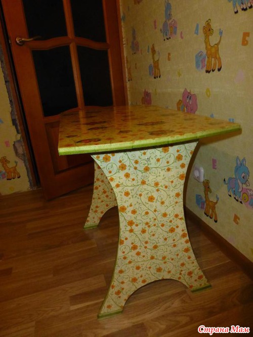 Детский столик