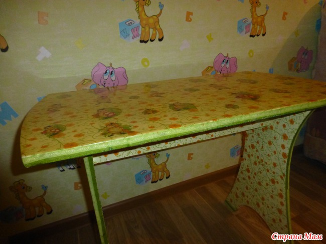 Детский столик