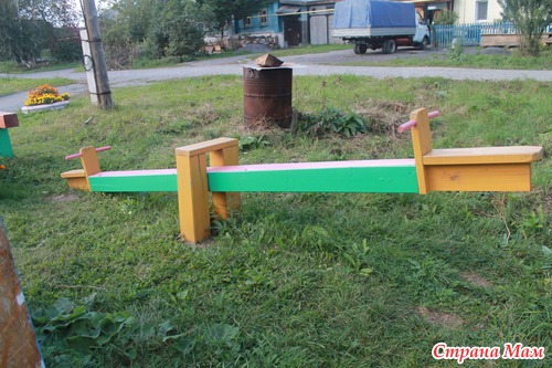 Детская площадка. Труд всей семьи.