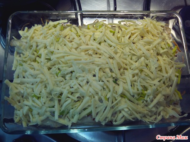 Пангасиус с картофелем под сырной корочкой.