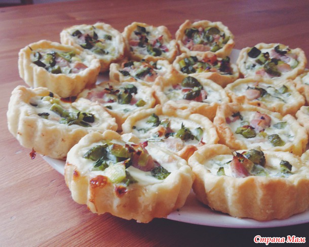 Тарталетки с копченой курицей.