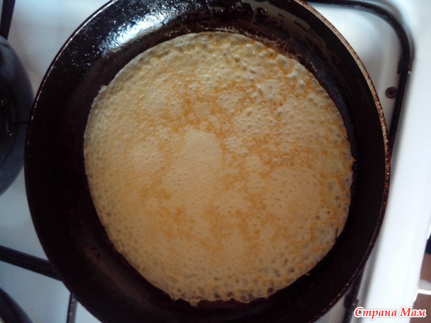 Блинные роллы с красной рыбой.