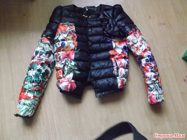 Две женские куртки.+