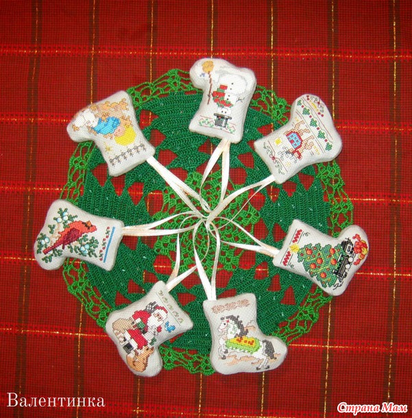 *Новогодние сапожки "Tiny stocking ornament" от Bucilla