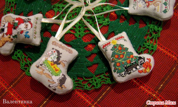 *Новогодние сапожки "Tiny stocking ornament" от Bucilla