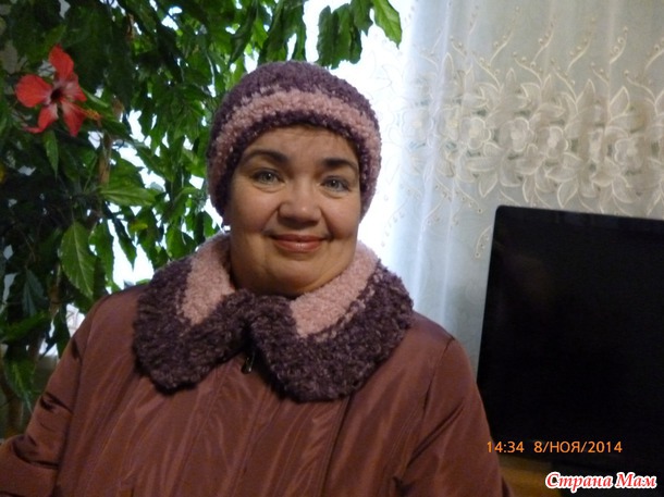 Сначала воротник, к нему шапка, теперь ещё и манишка
