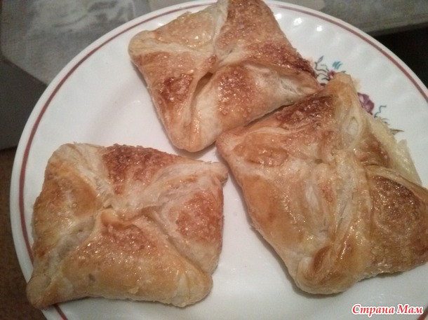 . Слойки с яблоками.