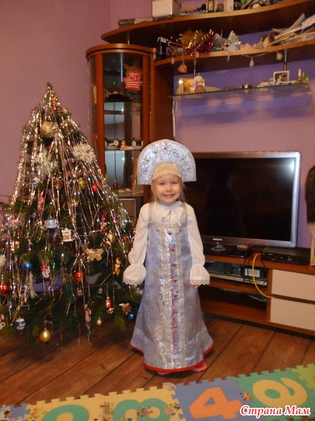 Косоклинный сарафанчик развевается...