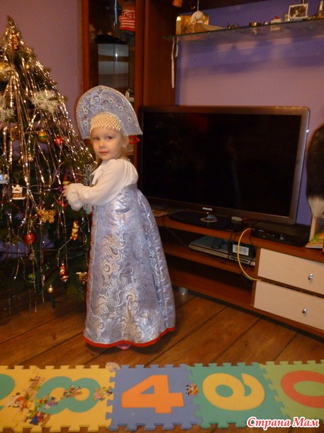 Косоклинный сарафанчик развевается...