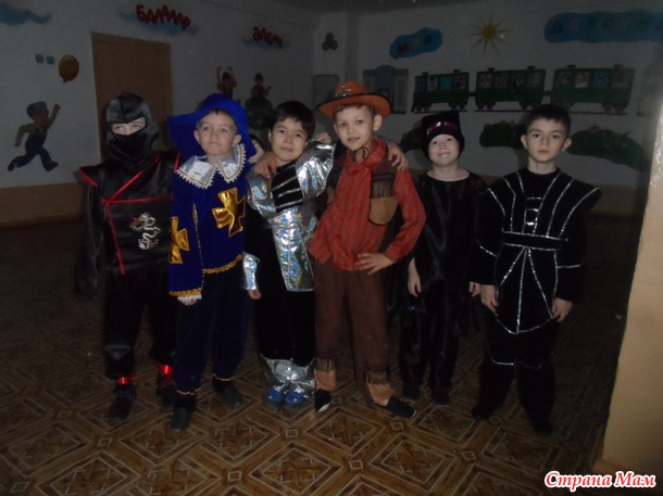 Новогодний утренник Сашки. 2 класс