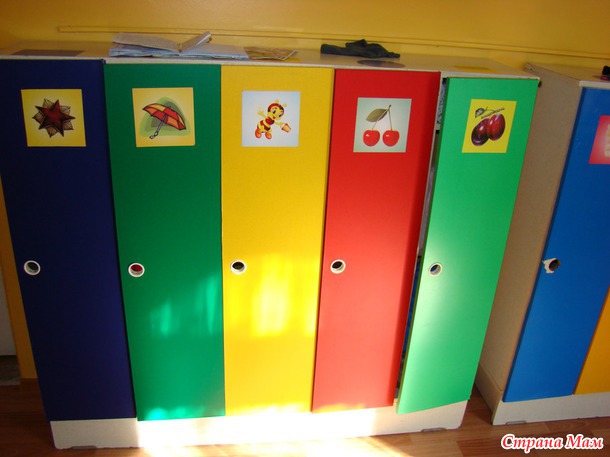 Раскрасить шкафчики в детском саду