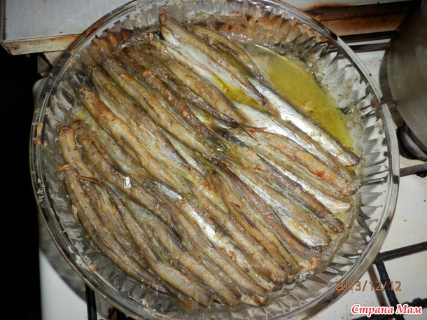 На ваш суд пастрома, мойва запечённая и рулет мясной.