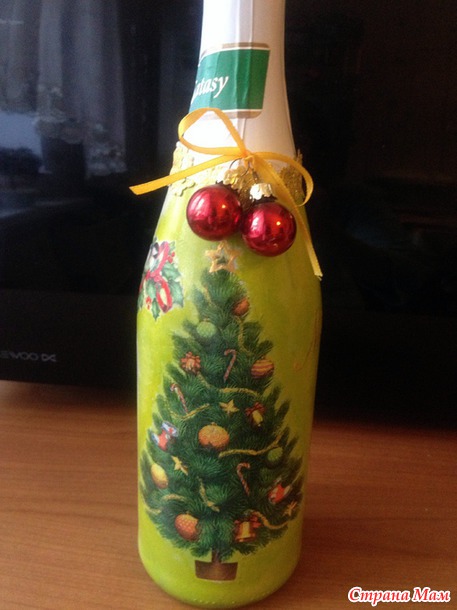 Новогодняя бутылочка шампанского на нашем столе!