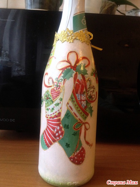 Новогодняя бутылочка шампанского на нашем столе!
