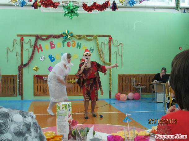 Фотки с новогоднего утренника Нади в школе.