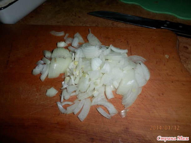 На ваш суд пастрома, мойва запечённая и рулет мясной.
