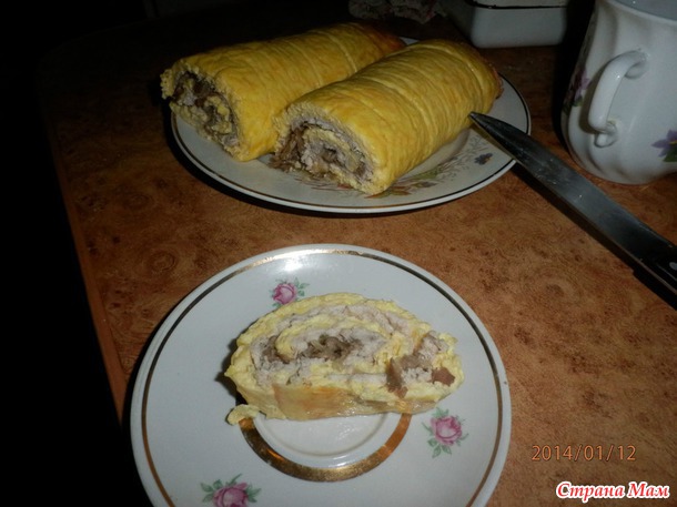 На ваш суд пастрома, мойва запечённая и рулет мясной.