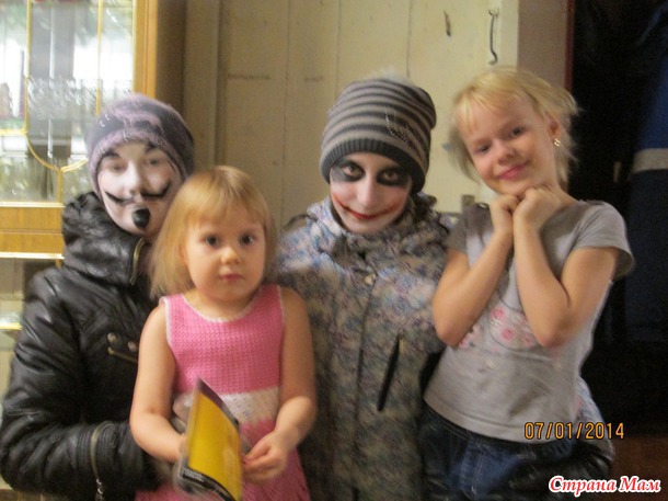Пришла коляда, отворяй ворота!