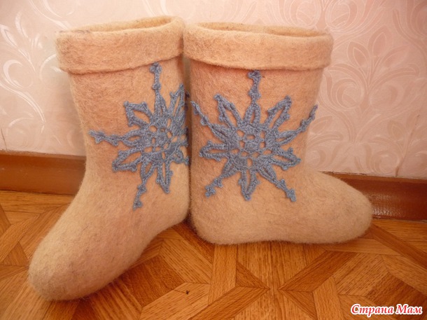 Связала украшение для ВАЛЕНОК!