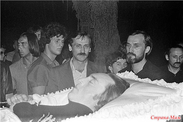 ПРОЩАНИЕ. 25 июля 1980 года ушёл из жизни Поэт, Музыкант, Актёр - Владимир Семёнович Высоцкий.