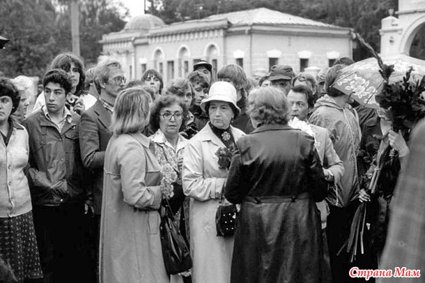 ПРОЩАНИЕ. 25 июля 1980 года ушёл из жизни Поэт, Музыкант, Актёр - Владимир Семёнович Высоцкий.