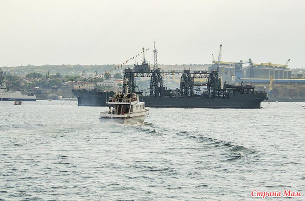 С Днем военно-морского флота России!! Привет из Севастополя.