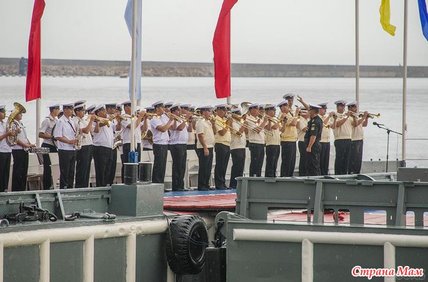С Днем военно-морского флота России!! Привет из Севастополя.