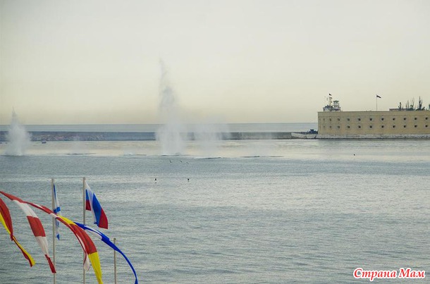С Днем военно-морского флота России!! Привет из Севастополя.