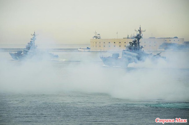 С Днем военно-морского флота России!! Привет из Севастополя.