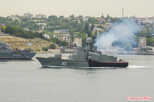 С Днем военно-морского флота России!! Привет из Севастополя.