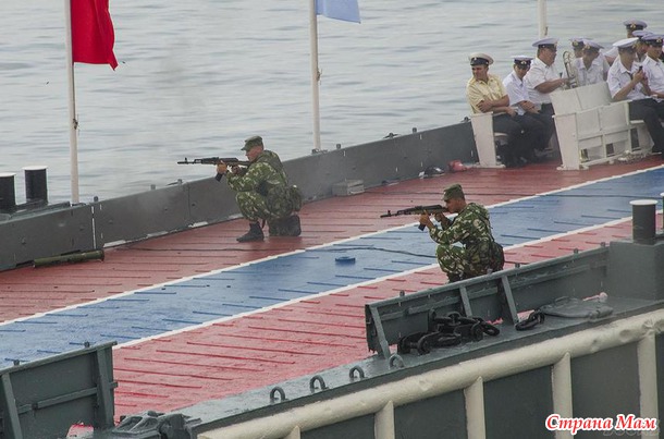 С Днем военно-морского флота России!! Привет из Севастополя.