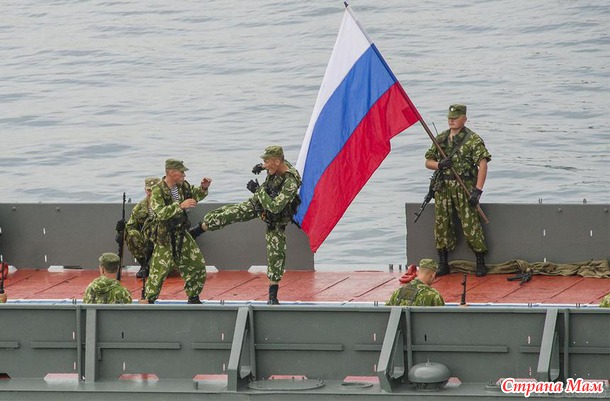 С Днем военно-морского флота России!! Привет из Севастополя.