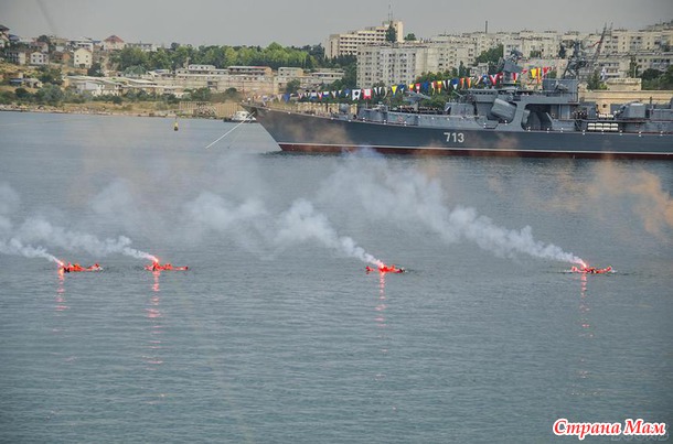С Днем военно-морского флота России!! Привет из Севастополя.